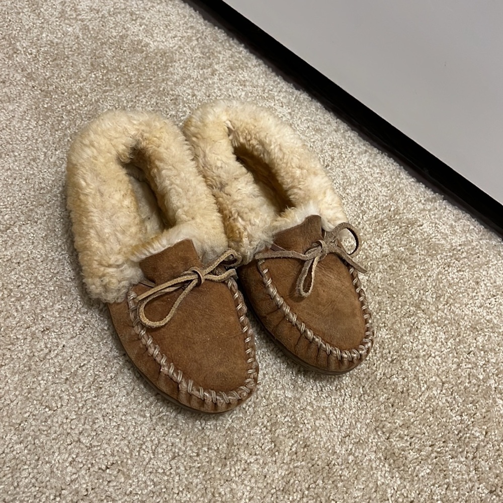 LL Bean Wicked Good Moccasin Slippers. Size 6. Worn very few times! Great Shape!